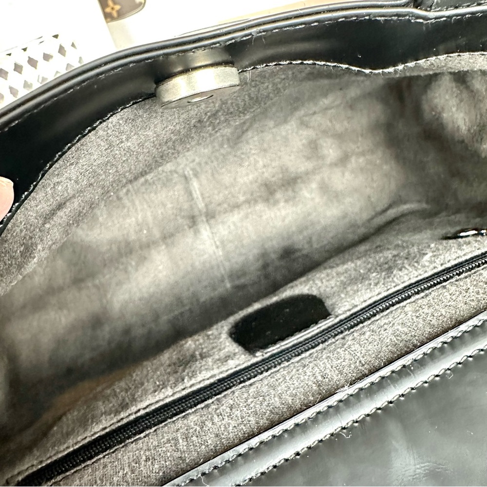 Gucci Matte Black Patent Leather 2-Way Shoulder bag or crossbody - Picture 13 of 15